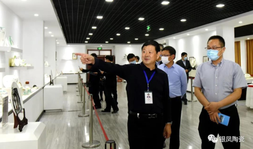 中国人民银行济南分行金融研究处处长郑录军带队来银凤陶瓷调研督